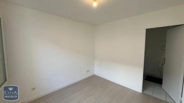 Appartement à louer 2 pièces 41.52m² Corbeil-Essonnes (91100)
