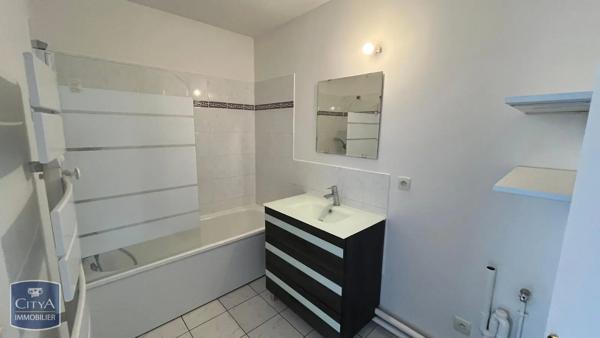 Appartement à louer 2 pièces 41.52m² Corbeil-Essonnes (91100)