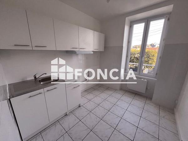 Location Appartement 3 pièces 51.7 m² - 52 AVENUE CARNOT Corbeil Essonnes 91100