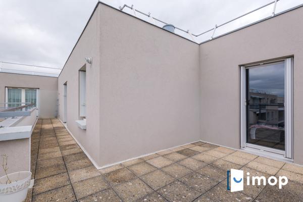 T2 au dernier étage terrasse vue dégagée