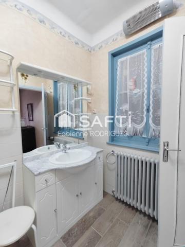 Maison semi plain-pied agréable - au calme avec jardin et stationnement