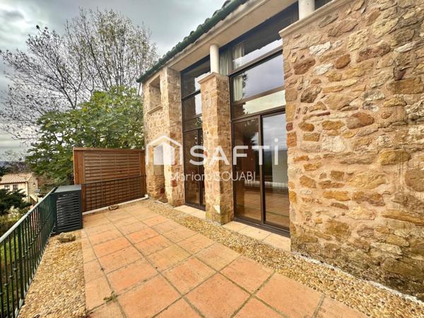 Maison de caractère 220m2, jardin, terrasse, places de parking privatives