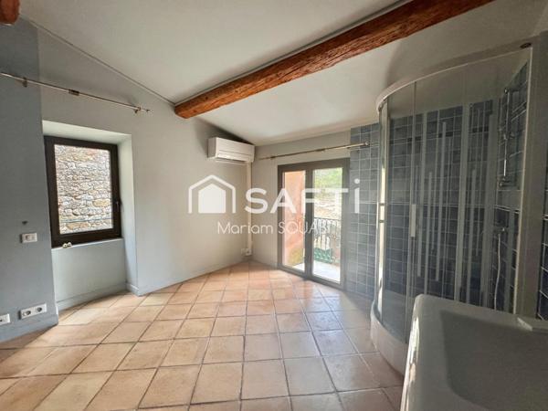 Maison de caractère 220m2, jardin, terrasse, places de parking privatives