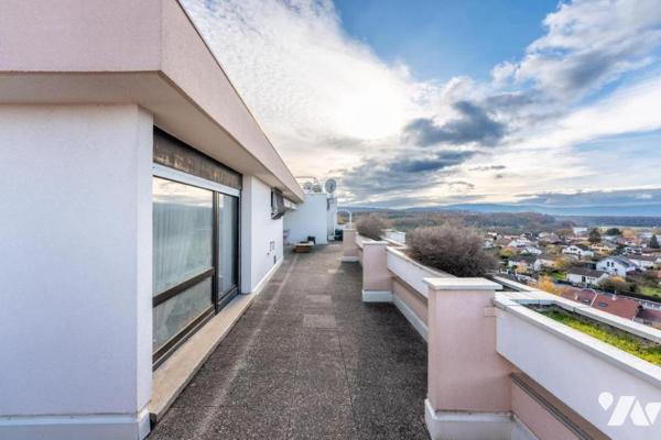 Appartement duplex d’exception à Saint-Julien-en-Genevois – Type 8, 158 m², terrasse de 113 m²