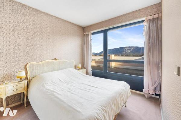 Appartement duplex d’exception à Saint-Julien-en-Genevois – Type 8, 158 m², terrasse de 113 m²