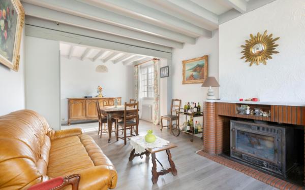 Maison à vendre    4 pièces •  Coudures