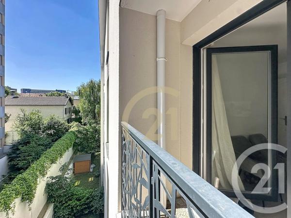 Appartement F3 à vendre  3 pièces - 56 m 2   VILLEJUIF  - 94