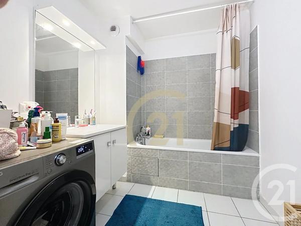 Appartement F3 à vendre  3 pièces - 56 m 2   VILLEJUIF  - 94