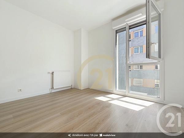 Appartement F3 à vendre  3 pièces - 56 m 2   VILLEJUIF  - 94