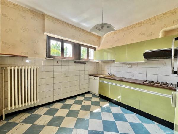 FAULQUEMONT – Maison de plain-pied sur sous sol complet, cadre verdoyant et 76 ares de propriété