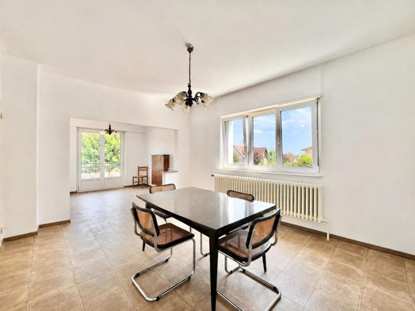 FAULQUEMONT – Maison de plain-pied sur sous sol complet, cadre verdoyant et 76 ares de propriété