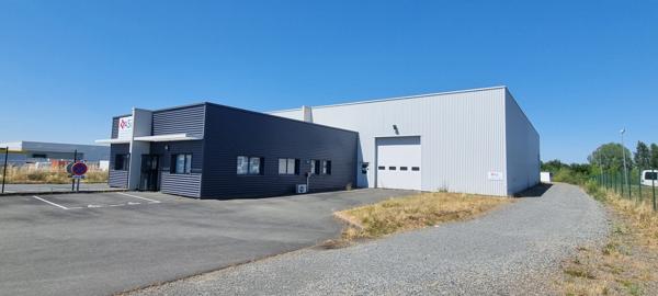 Entrepôt / local industriel Doue En Anjou 1346.50 m2