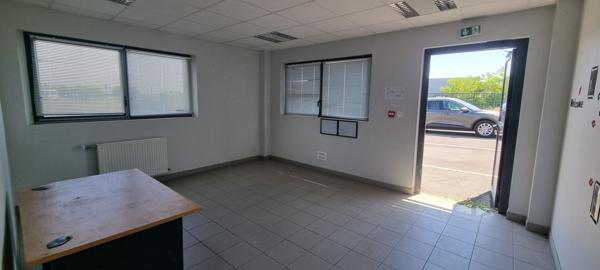 Entrepôt / local industriel Doue En Anjou 1346.50 m2