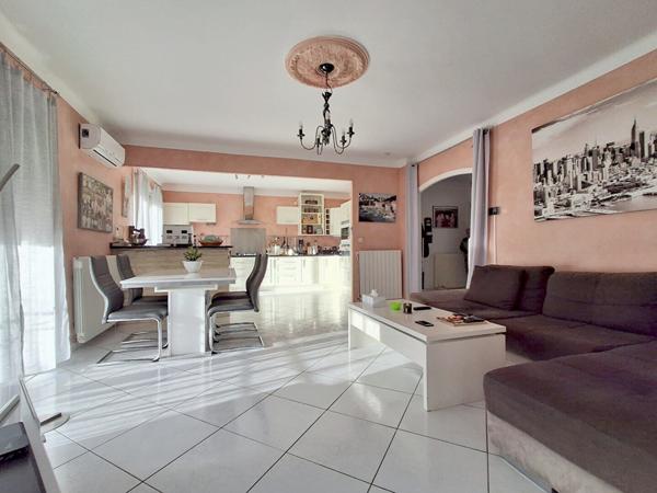 Maison à vendre à Saint André, 155 m², 3 faces, 6 pièces, 4 chambres, piscine