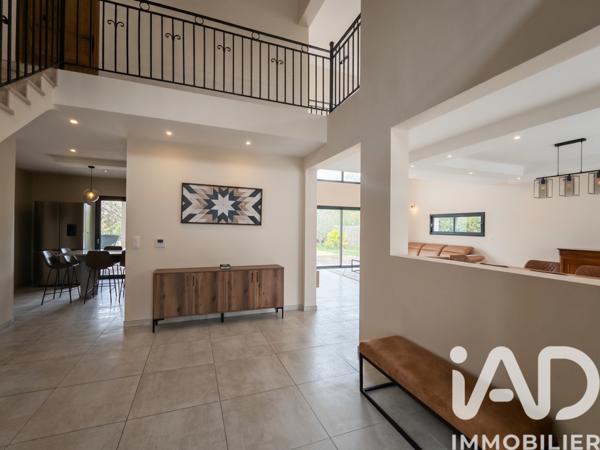 Maison à vendre 7 pièces 218 m² Luynes