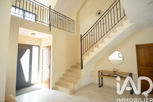 Maison à vendre 7 pièces 218 m² Luynes