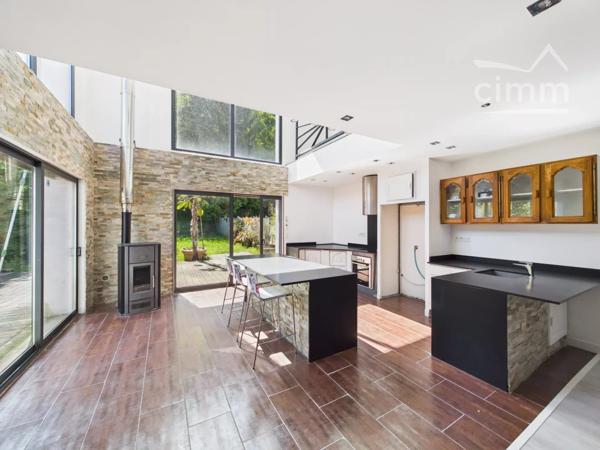 EXCLUSIVITÉ – Maison avec piscine hors sol et appartement indépendant à Gières sur terrain de 470m2