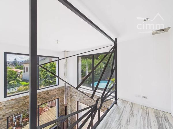 EXCLUSIVITÉ – Maison avec piscine hors sol et appartement indépendant à Gières sur terrain de 470m2