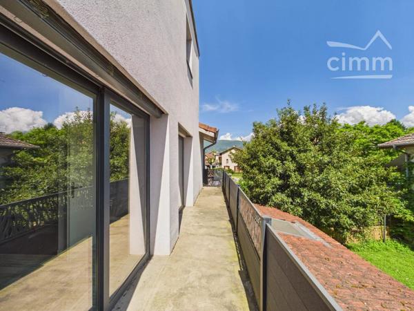 EXCLUSIVITÉ – Maison avec piscine hors sol et appartement indépendant à Gières sur terrain de 470m2