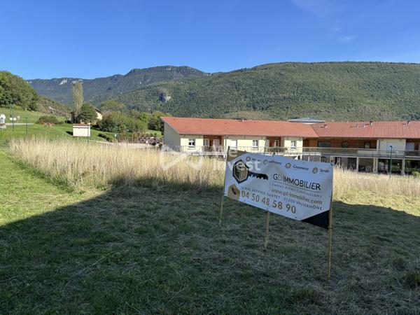 Terrain constructible de 886 m² à Champfromier