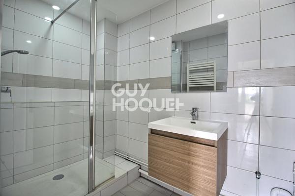 Appartement avec trois chambres un balcon une cave à LAXOU Village