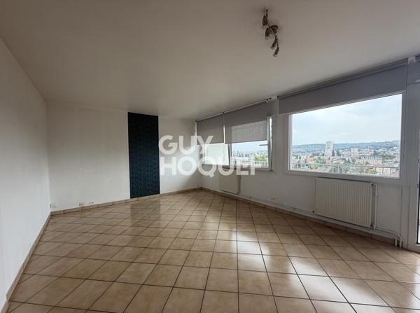 Appartement avec trois chambres un balcon une cave à LAXOU Village