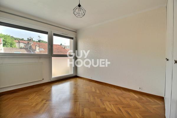 Appartement avec trois chambres un balcon une cave à LAXOU Village