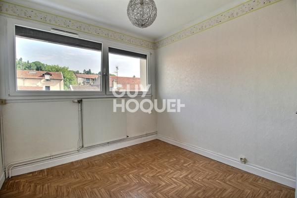 Appartement avec trois chambres un balcon une cave à LAXOU Village