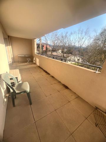 Gardanne secteur recherché - T3 avec grande terrasse, vue dégagée