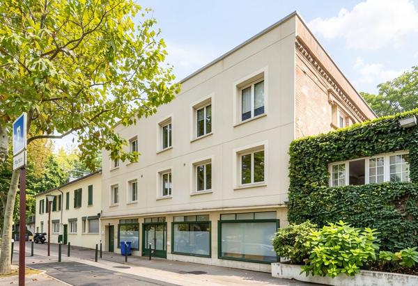 Bureaux à vendre Neuilly-sur-Seine avec jardin privatif et vue Seine