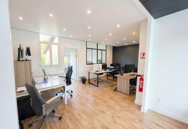 Bureaux à vendre Neuilly-sur-Seine avec jardin privatif et vue Seine