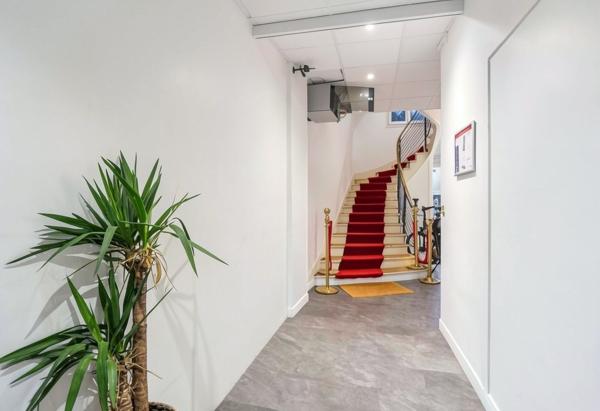 Bureaux à vendre Neuilly-sur-Seine avec jardin privatif et vue Seine