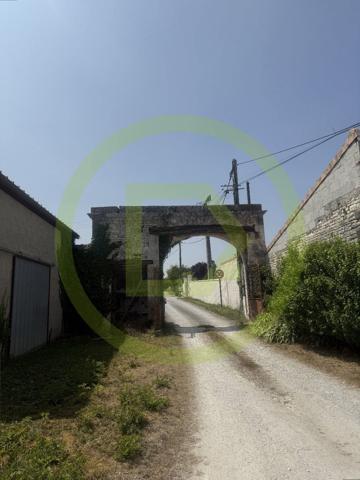 Immeuble à ANAIS (16560)