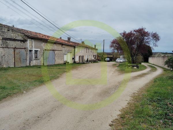 Immeuble à ANAIS (16560)