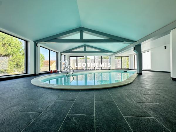 SPACIEUSE VILLA COEUR DE VILLE – PISCINE INTÉRIEURE