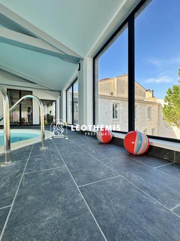 SPACIEUSE VILLA COEUR DE VILLE – PISCINE INTÉRIEURE