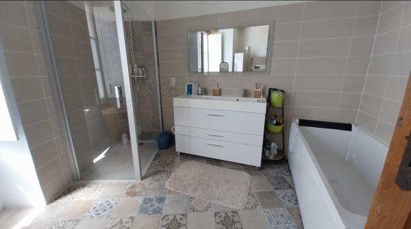 Belle propriété de charme en pierre avec gîtes, piscine et dépendances Chancelade