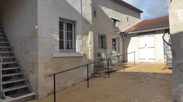 Belle propriété de charme en pierre avec gîtes, piscine et dépendances Chancelade