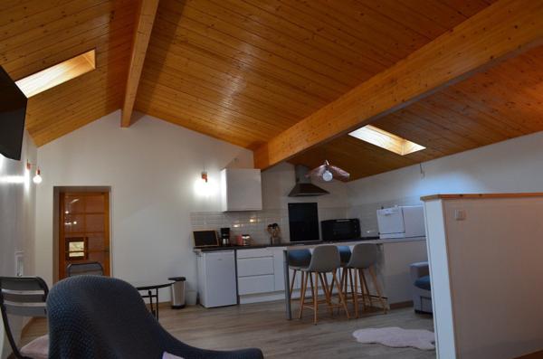 Belle propriété de charme en pierre avec gîtes, piscine et dépendances Chancelade
