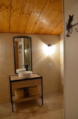 Belle propriété de charme en pierre avec gîtes, piscine et dépendances Chancelade