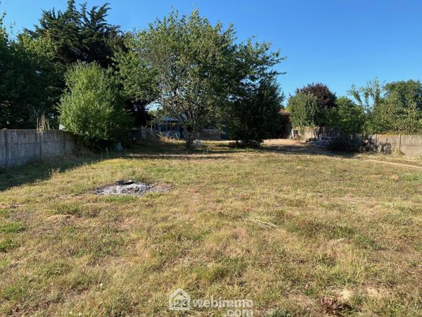 Terrain constructible 955 m² à Saint-Hilaire-la-Forêt 85440