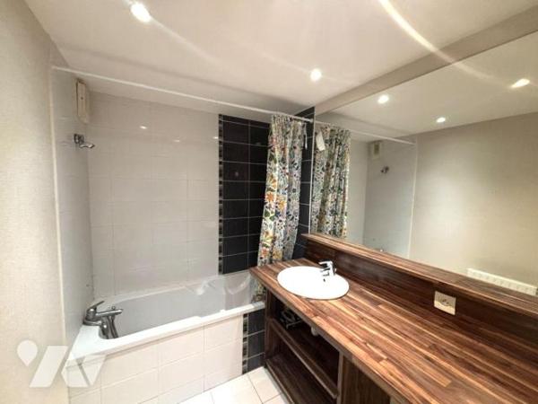 EXCLUSIVITÉ-QUARTIER BEAUREGARD- APPARTEMENT TYPE 3 -GRANDE TERRASSE ET GARAGE SECURISÉE-
Vene...