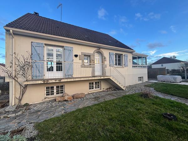 Maison dans le bourg d'Entrammes - 5p -127.87 m2 - 4 chambres