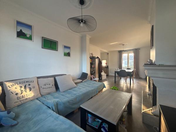 Maison dans le bourg d'Entrammes - 5p -127.87 m2 - 4 chambres