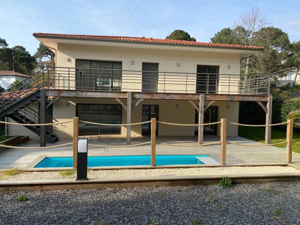 ARCACHON PLAGE PEREIRE ! Maison rénovée de 273 m2, terrain de 1127 m2, piscine et garage !