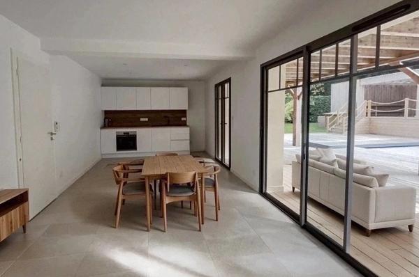 ARCACHON PLAGE PEREIRE ! Maison rénovée de 273 m2, terrain de 1127 m2, piscine et garage !