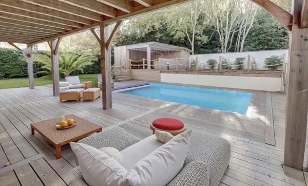 ARCACHON PLAGE PEREIRE ! Maison rénovée de 273 m2, terrain de 1127 m2, piscine et garage !