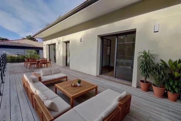 ARCACHON PLAGE PEREIRE ! Maison rénovée de 273 m2, terrain de 1127 m2, piscine et garage !