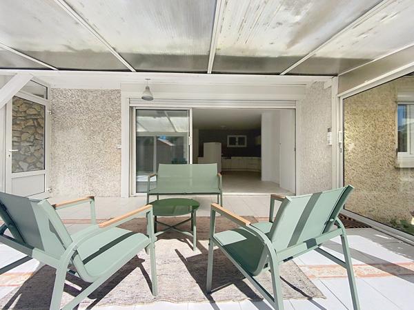 GUJAN-MESTRAS ! Maison 4 pièces de 125 m2 avec véranda, garage et patio !