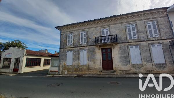 Maison à vendre 10 pièces 311,5 m² Saint-Bonnet-sur-Gironde